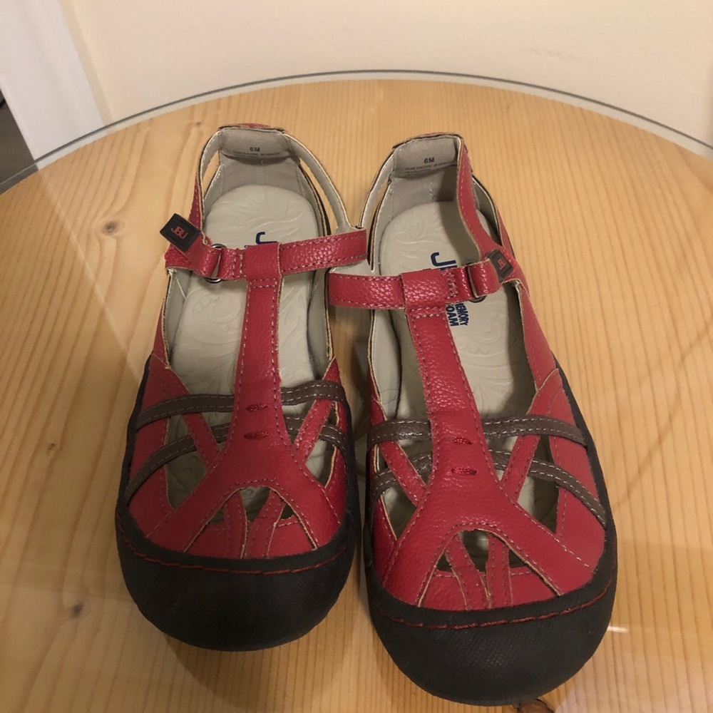 JBU Women's Red and Brown Strappy Closed-Toe Sandals - Picture 2 of 6